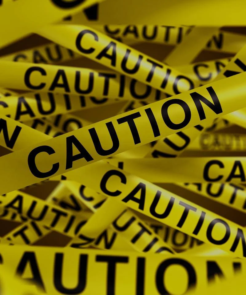 alarma precaución de suspensión